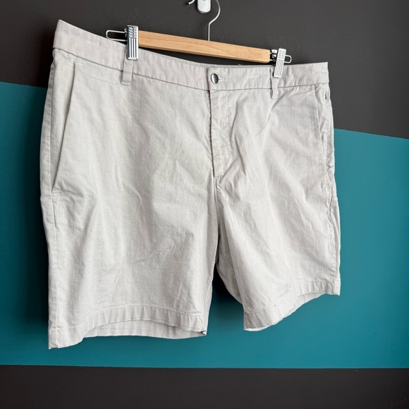 Lululemon Athletica Light Gray Men's Shorts size 38 - Picture 2 of 9